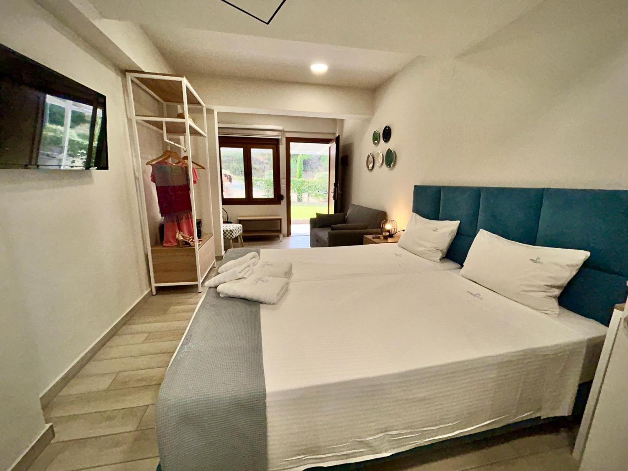 Porto Portes Suites Неа Потидея Екстериор снимка