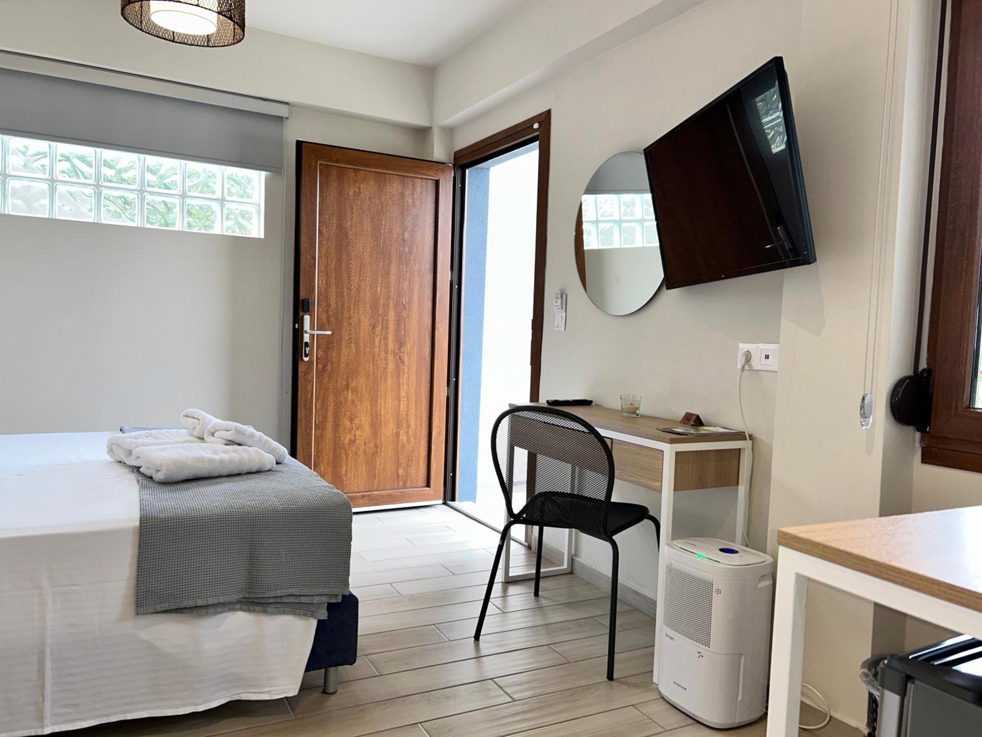 Porto Portes Suites Неа Потидея Екстериор снимка