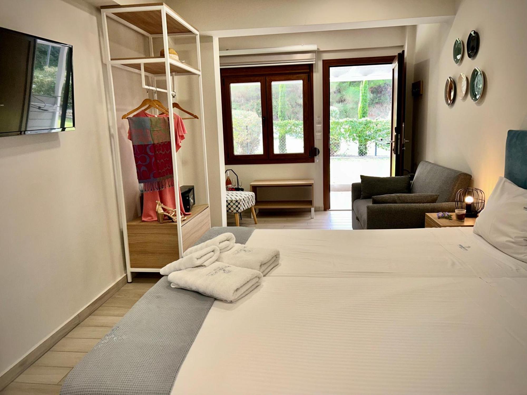 Porto Portes Suites Неа Потидея Екстериор снимка